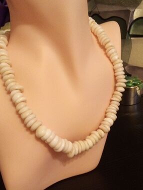 Elegant Ivory Beaded Necklace - Classic Women Jewelry